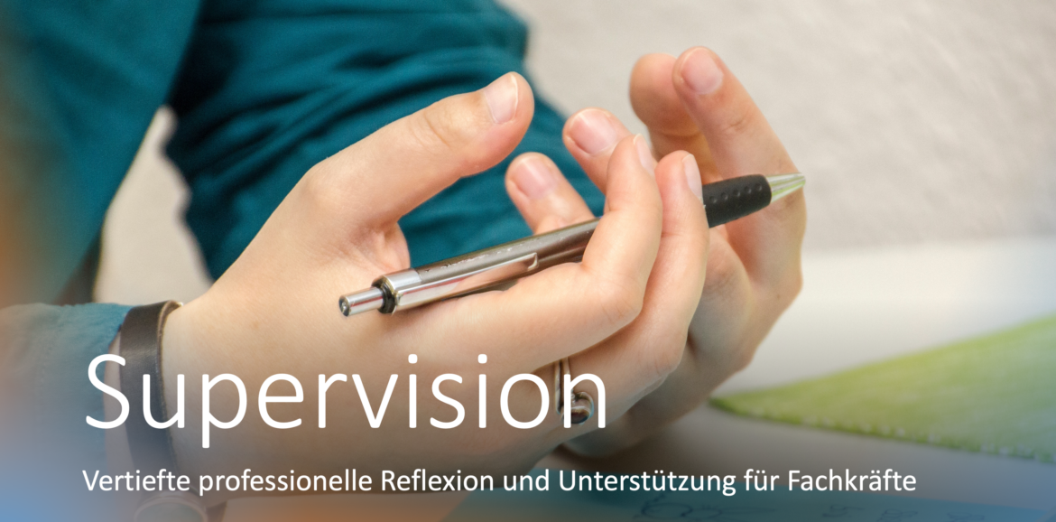 Titelbild Supervision Hände die Stift halten